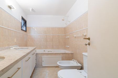 Apartamento à venda com 135m², 2 quartos e 2 vagasBanheiro da Suíte 1