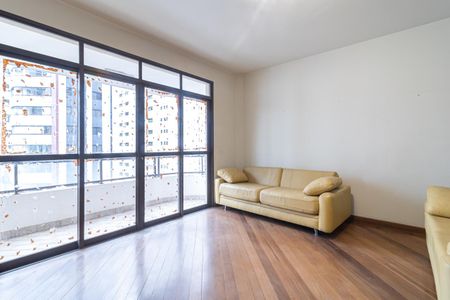 Apartamento à venda com 135m², 2 quartos e 2 vagasSala