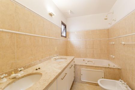 Apartamento à venda com 135m², 2 quartos e 2 vagas Apartamento à venda com 135m², 2 quartos e 2 vagasBanheiro da Suíte 1