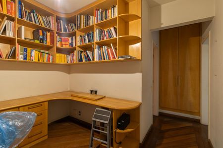 Apartamento à venda com 135m², 2 quartos e 2 vagasEscritório