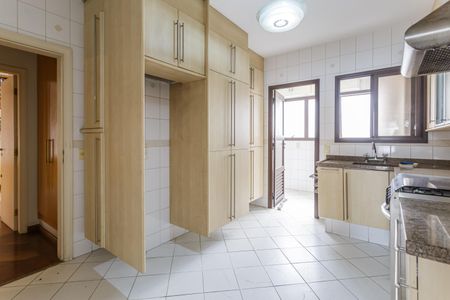 Apartamento à venda com 135m², 2 quartos e 2 vagas Apartamento à venda com 135m², 2 quartos e 2 vagasCozinha