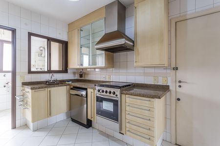 Apartamento à venda com 135m², 2 quartos e 2 vagas Apartamento à venda com 135m², 2 quartos e 2 vagasCozinha