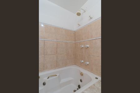 Apartamento à venda com 135m², 2 quartos e 2 vagasBanheiro da Suíte 1