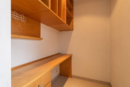 Apartamento à venda com 135m², 2 quartos e 2 vagasEscritório