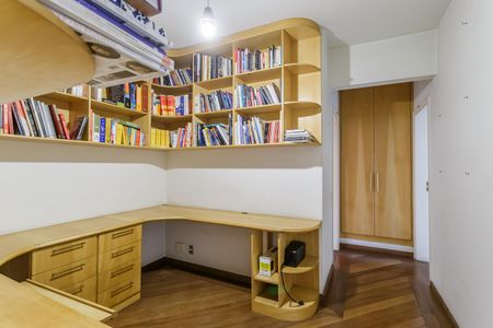 Apartamento à venda com 135m², 2 quartos e 2 vagas Apartamento à venda com 135m², 2 quartos e 2 vagasCorredor