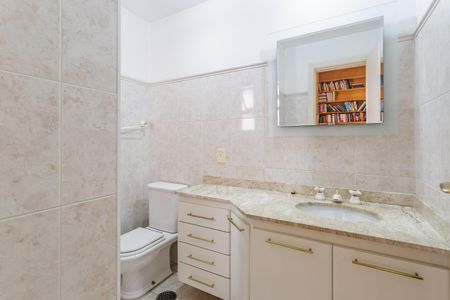 Apartamento à venda com 135m², 2 quartos e 2 vagas Apartamento à venda com 135m², 2 quartos e 2 vagasBanheiro da Suíte 2