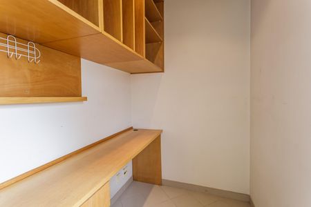 Apartamento à venda com 135m², 2 quartos e 2 vagas Apartamento à venda com 135m², 2 quartos e 2 vagasQuarto de Serviço