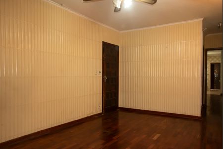 Casa à venda com 150m², 3 quartos e 2 vagasSala