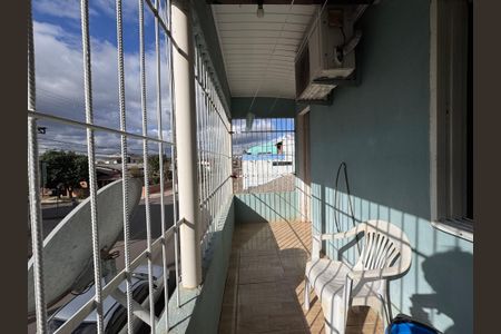 Casa à venda com 160m², 3 quartos e 2 vagas Casa à venda com 160m², 3 quartos e 2 vagasVaranda