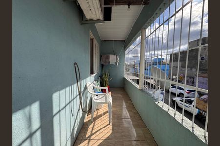 Casa à venda com 160m², 3 quartos e 2 vagas Casa à venda com 160m², 3 quartos e 2 vagasVaranda