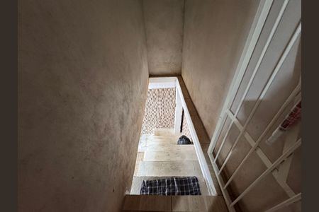 Casa à venda com 160m², 3 quartos e 2 vagas Casa à venda com 160m², 3 quartos e 2 vagasEscadas