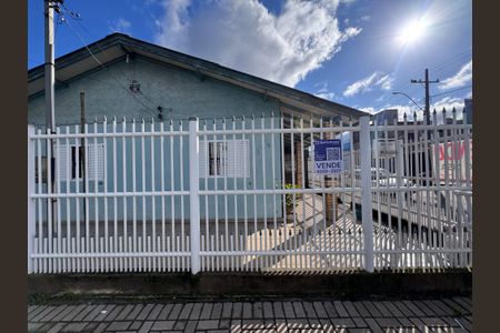 Casa à venda com 160m², 3 quartos e 2 vagas Casa à venda com 160m², 3 quartos e 2 vagasFachada