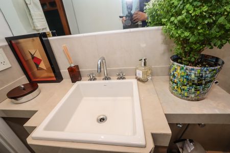 Apartamento à venda com 161m², 2 quartos e 2 vagasBanheiro 