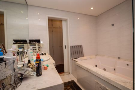 Apartamento à venda com 161m², 2 quartos e 2 vagasBanheiro da Suite