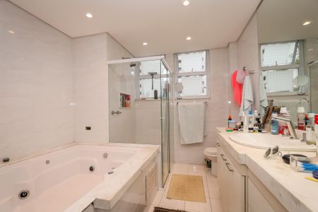 Apartamento à venda com 161m², 2 quartos e 2 vagasBanheiro da Suite