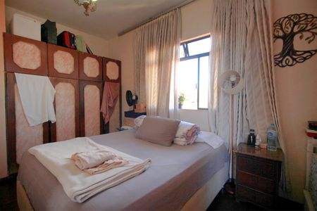 Casa à venda com 320m², 4 quartos e 2 vagasSuíte 1