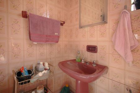 Casa à venda com 320m², 4 quartos e 2 vagasBanheiro