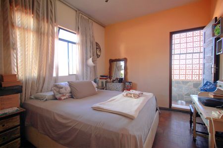 Casa à venda com 320m², 4 quartos e 2 vagasSuíte 1