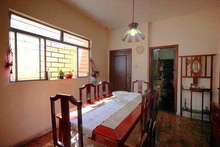 Casa à venda com 320m², 4 quartos e 2 vagasSala de Jantar