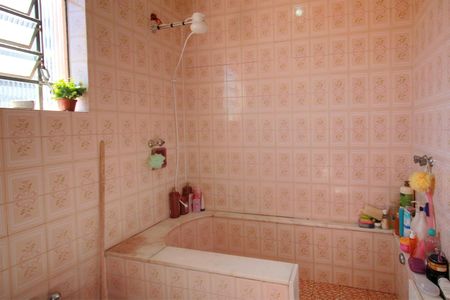 Casa à venda com 320m², 4 quartos e 2 vagasBanheiro