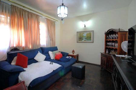 Casa à venda com 320m², 4 quartos e 2 vagasSala