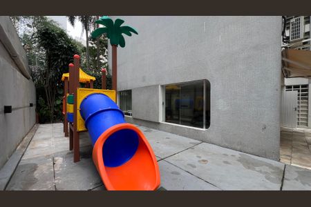 Apartamento à venda com 112m², 2 quartos e 1 vaga Apartamento à venda com 112m², 2 quartos e 1 vagaÁrea Comum - Playground