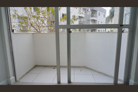 Apartamento para alugar com 65m², 2 quartos e 1 vagaVaranda