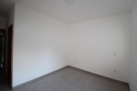 Casa para alugar com 70m², 2 quartos e 2 vagasSuíte