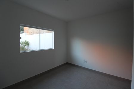 Casa para alugar com 70m², 2 quartos e 2 vagasSuíte