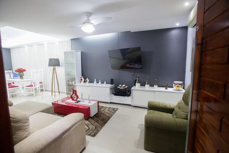 Casa para alugar com 250m², 3 quartos e 1 vagaSala