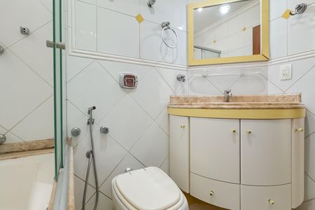 Casa à venda com 227m², 4 quartos e 4 vagasBanheiro da Suíte
