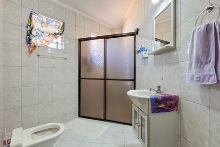 Casa à venda com 227m², 4 quartos e 4 vagasEdícula - Banheiro da Suíte