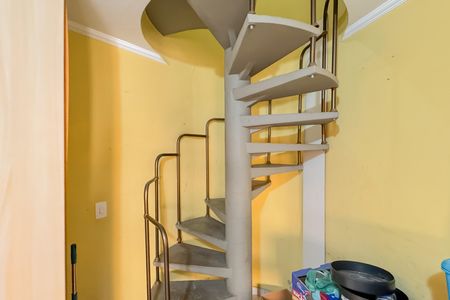 Casa à venda com 227m², 4 quartos e 4 vagasEdícula - Escada