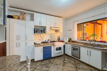Casa à venda com 227m², 4 quartos e 4 vagasCozinha