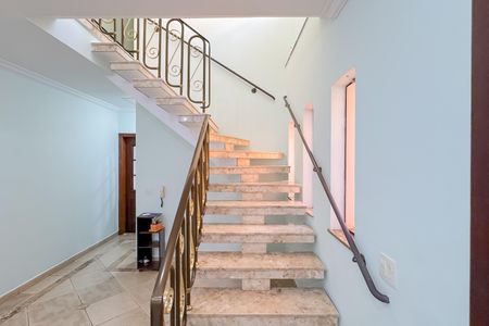 Casa à venda com 227m², 4 quartos e 4 vagasEscada