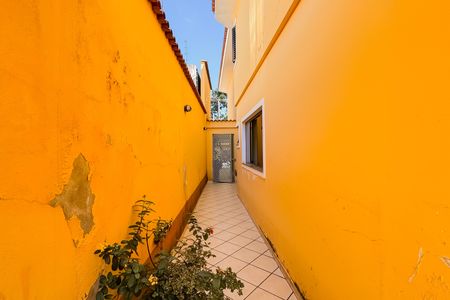 Casa à venda com 227m², 4 quartos e 4 vagasCorredor Externo