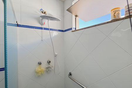 Casa à venda com 227m², 4 quartos e 4 vagasBanheiro Social