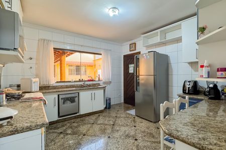 Casa à venda com 227m², 4 quartos e 4 vagasCozinha