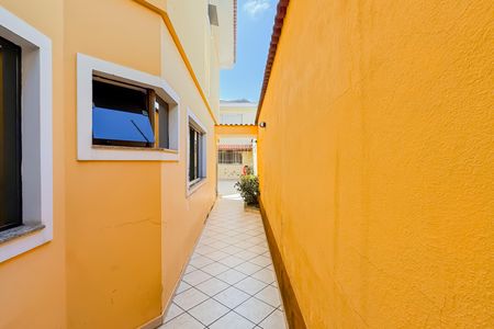 Casa à venda com 227m², 4 quartos e 4 vagasCorredor Externo