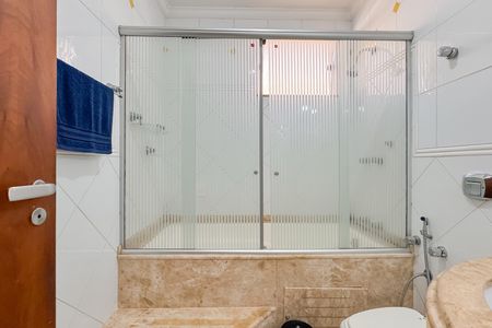 Casa à venda com 227m², 4 quartos e 4 vagasBanheiro da Suíte