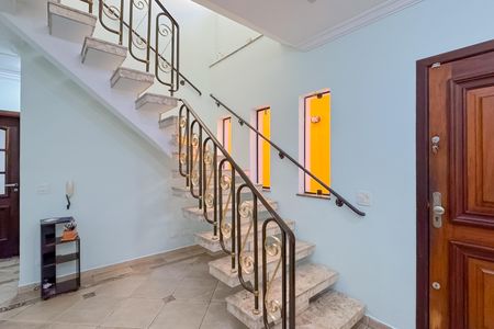 Casa à venda com 227m², 4 quartos e 4 vagasEscada