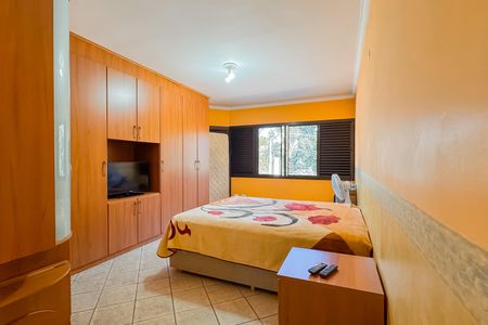 Casa à venda com 227m², 4 quartos e 4 vagasSuíte