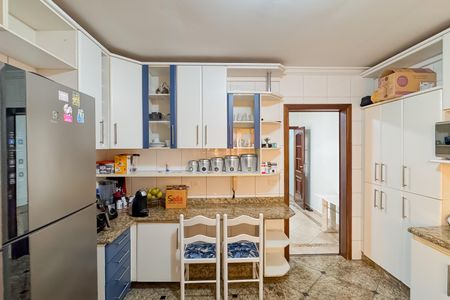 Casa à venda com 227m², 4 quartos e 4 vagasCozinha