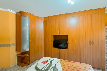 Casa à venda com 227m², 4 quartos e 4 vagasSuíte