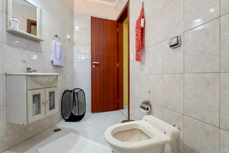 Casa à venda com 227m², 4 quartos e 4 vagasEdícula - Banheiro da Suíte