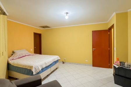 Casa à venda com 227m², 4 quartos e 4 vagasEdícula - Suíte