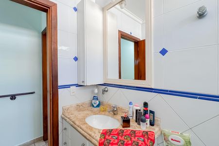 Casa à venda com 227m², 4 quartos e 4 vagasBanheiro Social