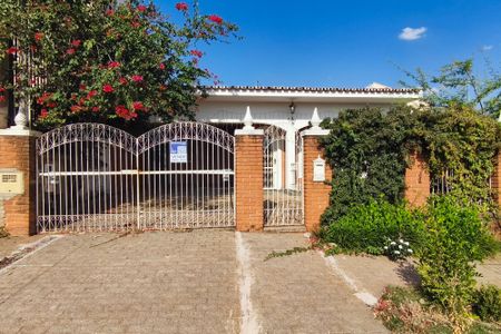 Casa à venda com 197m², 3 quartos e 1 vaga Casa à venda com 197m², 3 quartos e 1 vagaFachada