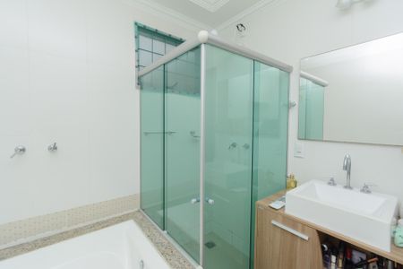 Apartamento à venda com 220m², 3 quartos e 1 vagaBanheiro da Suíte