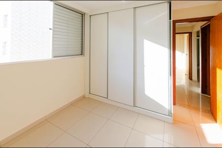 Apartamento à venda com 120m², 4 quartos e 2 vagasQuarto 2